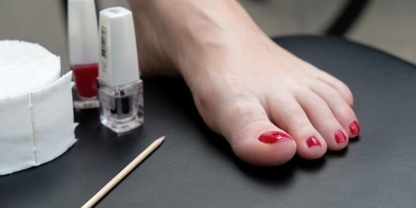 ¿Cómo hacer una pedicura en casa?